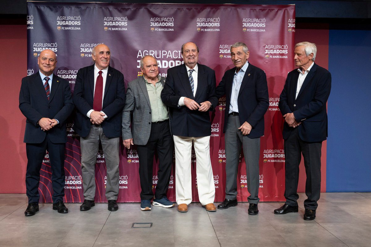 JIMacia's tweet photo. 62 membres de l’@FCBjugadors van ser distingits ahir amb les insígnies de 10, 25 i 50 anys de fidelitat.
Un reconeixement a la seva trajectòria i compromís amb els colors blaugrana.
Gràcies!! 💙❤️ https://t.co/lkJ1vBBbqn