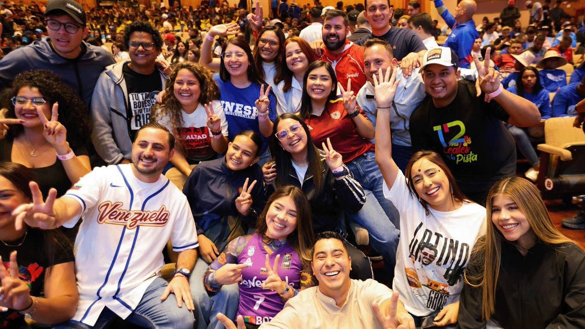 MGoaigoaza's tweet photo. La vicepresidenta Delcy Rodríguez afirmó que la juventud venezolana ratifica su compromiso con la paz y la soberanía, destacando que "ocupan espacios reales, de responsabilidad y participación en las instituciones del Estado".
#27Feb #Venezuela https://t.co/f18gwgsy8E
