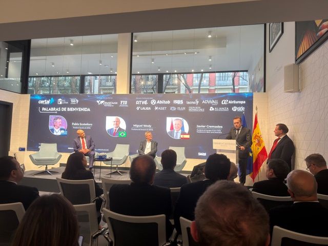 PITChile tweet media