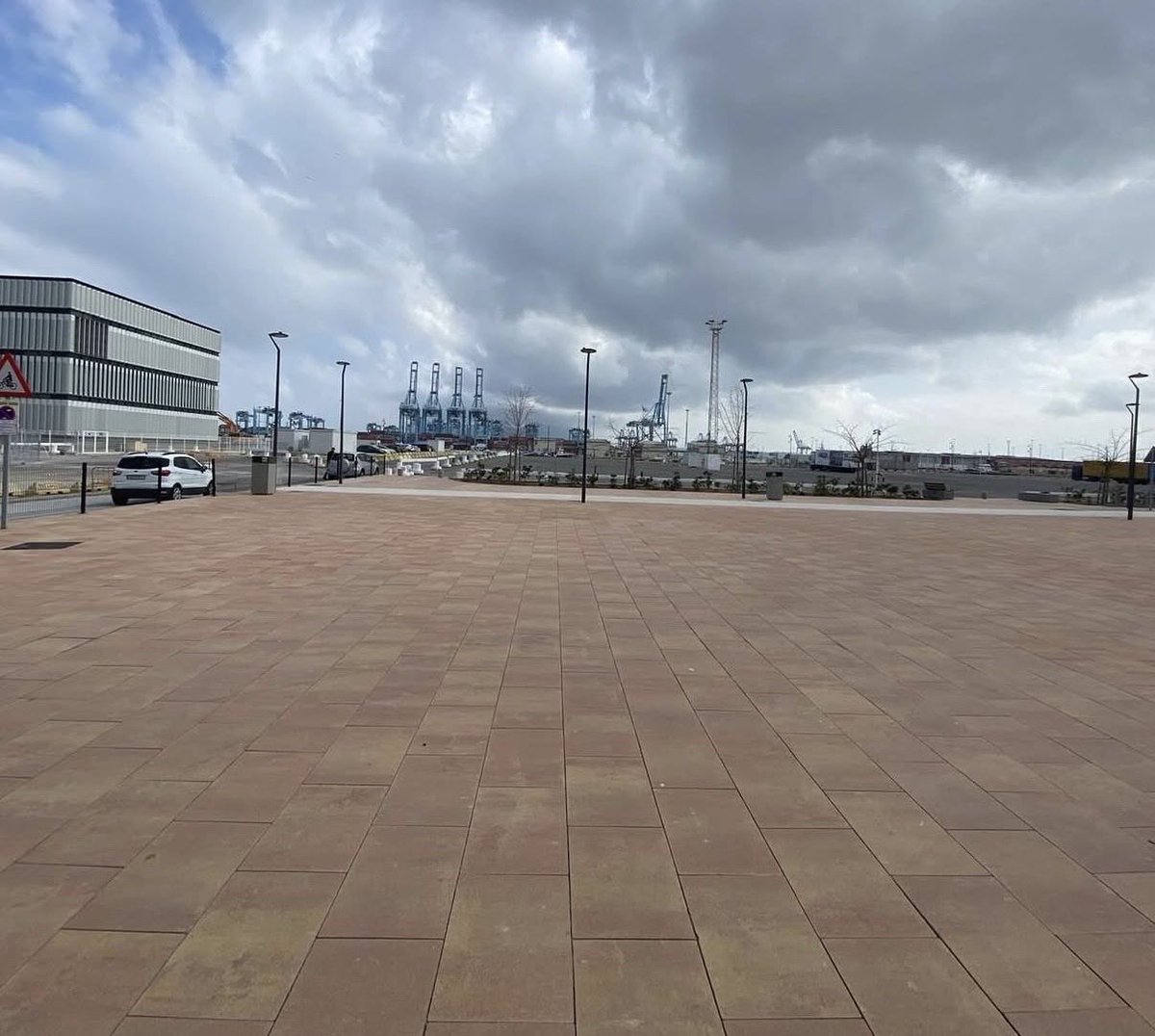 Pavigesa's tweet photo. En @pavigesa seguimos transformando espacios con soluciones innovadoras y sostenibles. En este proyecto se ha instalado baldosa Econature 60x40x07 en color playa, un tono exclusivo para este proyecto, aportando armonía, luminosidad y una integración perfecta con el entorno https://t.co/GHoYwZD3Fz