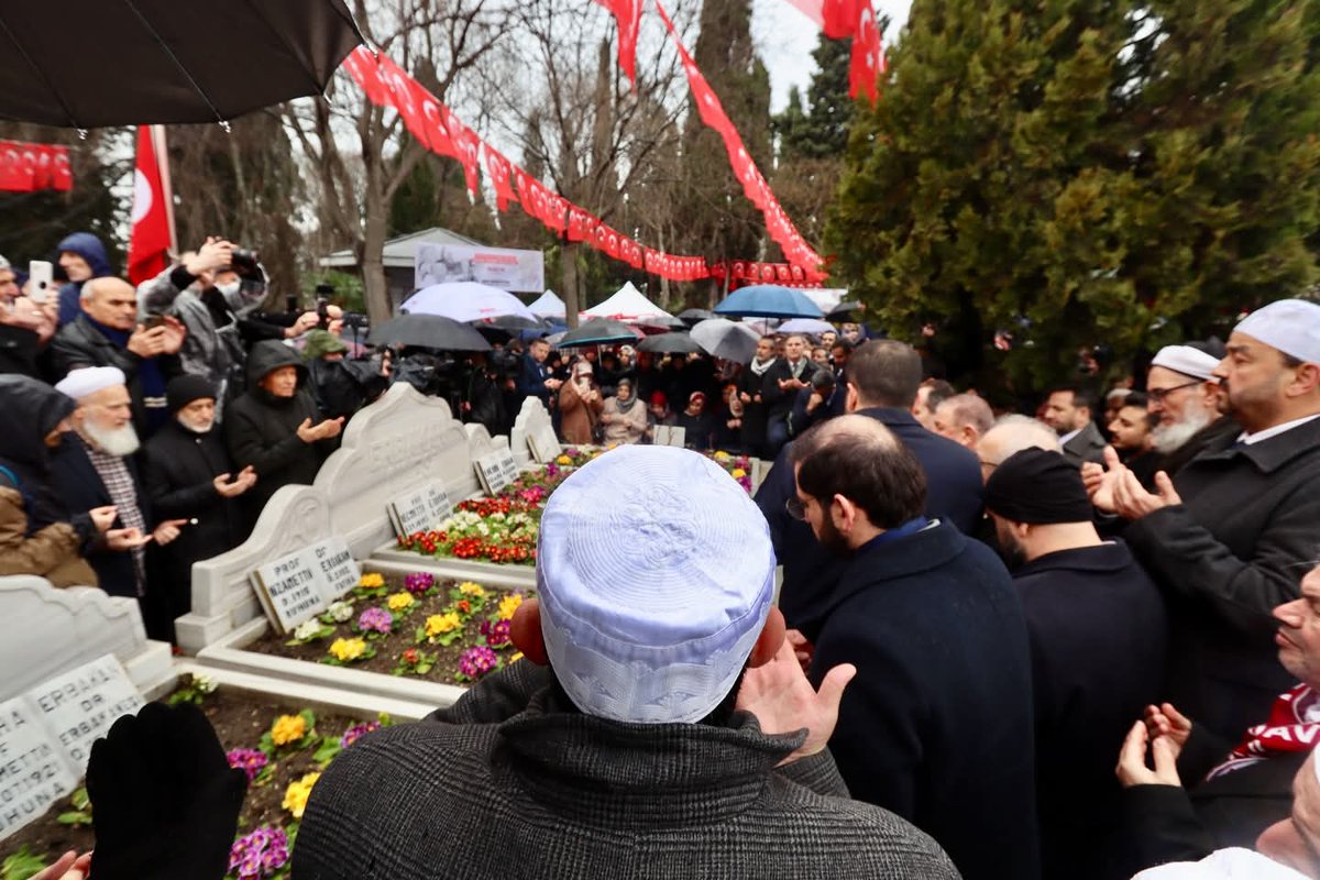 Sayın Necmettin erbakan hocamızı saygıyla anıyoruz 👍