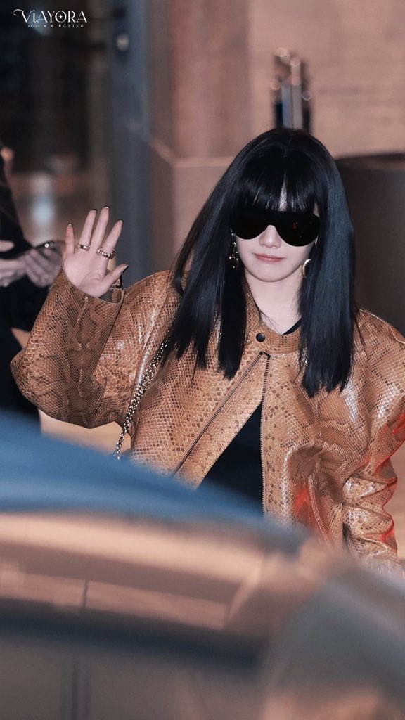 Viayora_N's tweet photo. 260227 NINGNING AT GUCCI FW26 출근

#NINGNINGxGucciFW26
#NINGNINGxGucci #닝닝 #NINGNING  #宁艺卓 #에스파 #aespa #宁宁 #寧藝卓 #寧寧 #AESPA https://t.co/LVvCPEGm3E