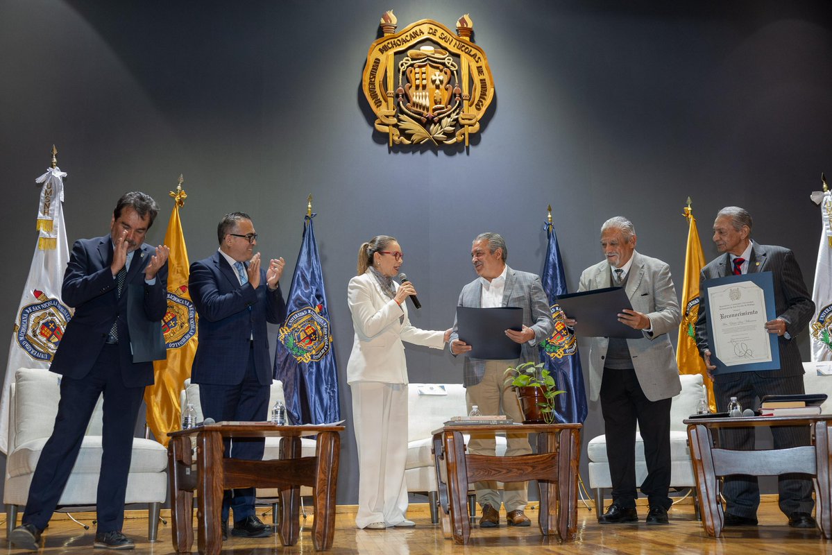 Como presidente de la Comisión de Educación del Senado de la República, participé en el Foro: Encuentro de experiencias; retos y desafíos en la gestión de la Universidad Michoacana, en el cual destaqué la valía que tiene la máxima casa de estudios en el estado y realicé