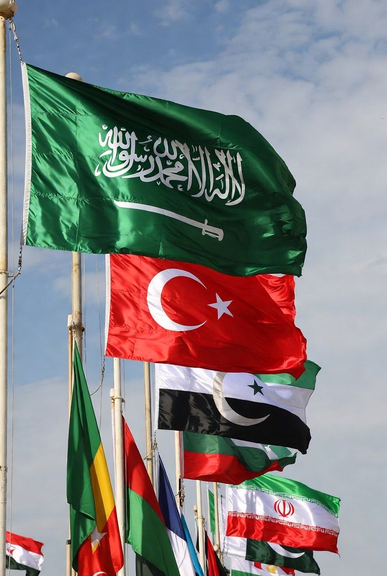 “El Islam es una religión como otra cualquiera.”

El Islam:

Países donde abandonarlo (apostasía) es punible por ley: 

•Afganistán 🇦🇫 → Pena de muerte
•Irán  🇮🇷 → Pena de muerte
•Arabia Saudita  🇸🇦→ Pena de muerte
•Catar 🇶🇦 → Pena de muerte
•Yemen 🇾🇪 → Pena de muerte