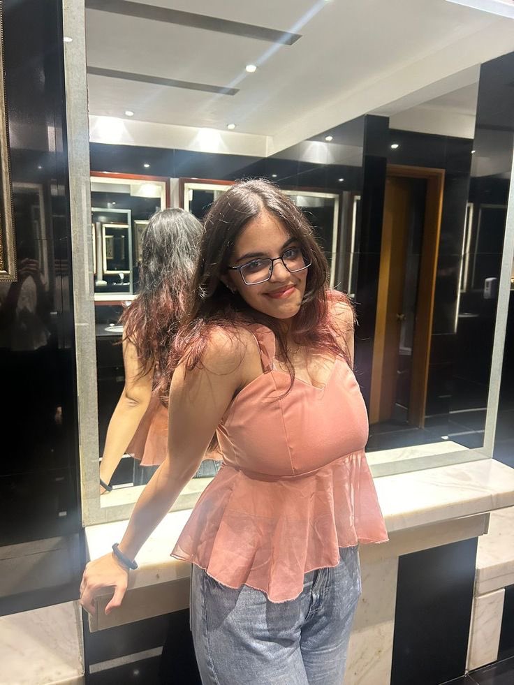 desihuboffical's tweet photo. Rate this girl 1 to 10 ? https://t.co/7VQuyemWea