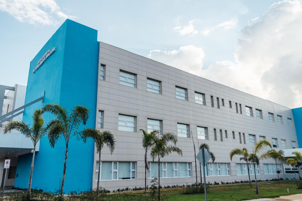 Las mentiras del discurso de rendición de cuentas fueron tan notorio, que según Luis Abinader, el construyó un Hospital en Bonao.

El pueblo de Bonoa si está claro de qué Danilo Medina y el #PLDenlinea construyeron el Hospital que tenemos #VolvamosAVivirBien