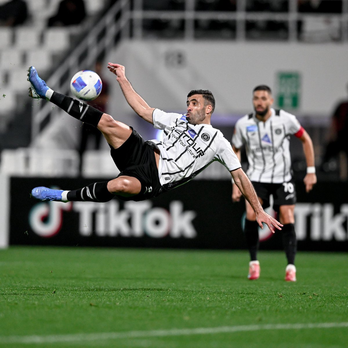 عمرو tweet media