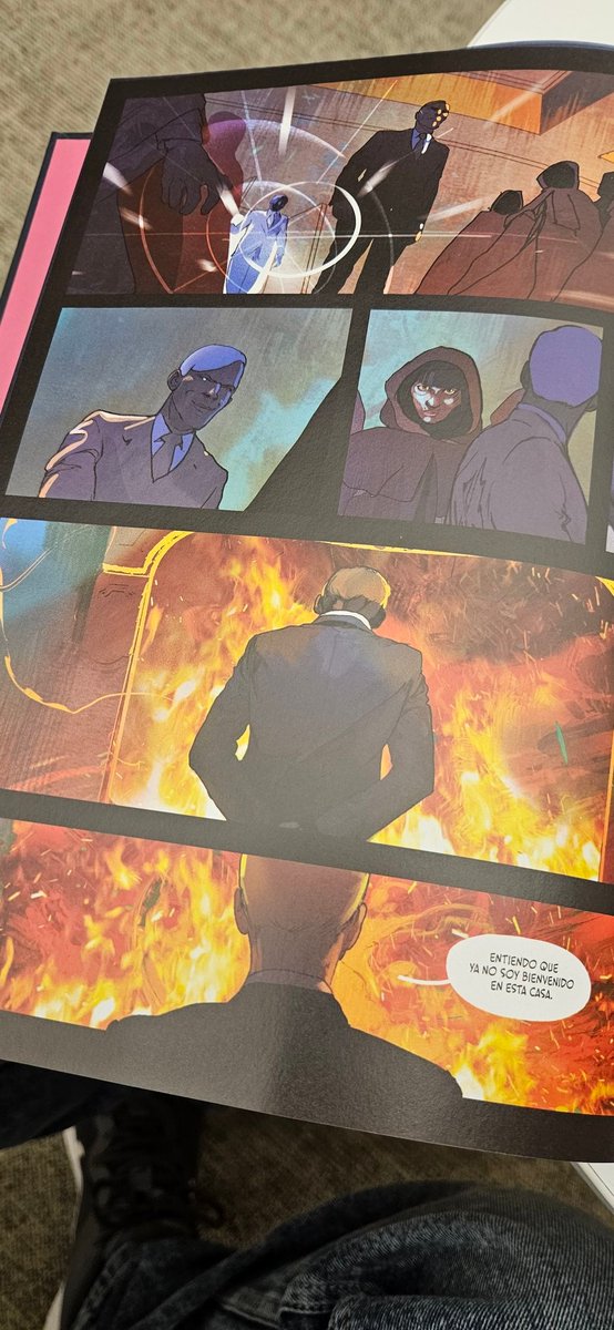 elportaldexuset's tweet photo. Tarde de #comic con #Spectregraph. Su historia de ocultismo y terror moderno engancha y no te suelta, ritmo habitual de #JamesTynionIV, pero es que el acabado artistico de #ChristianWard es absolutamente espectacular. La edicion de @NormaEditorial es espectacular. https://t.co/ICXMmrntEE