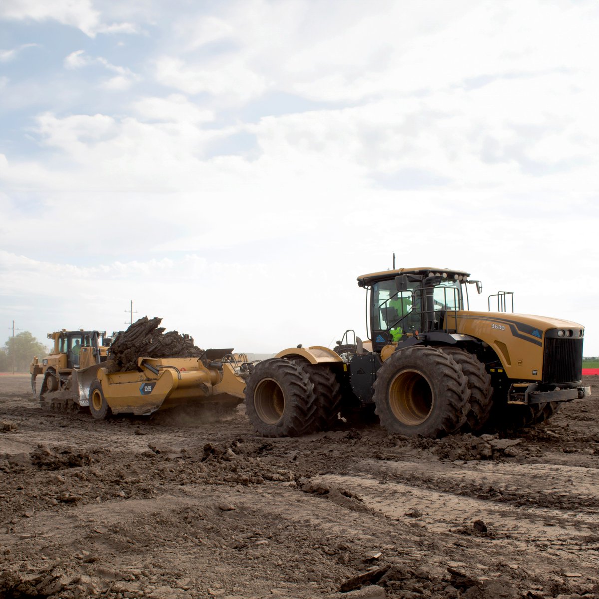 MobileTrackSol's tweet photo. Stacked &amp; sent. #FullLoadFriday
#MoveMoreDirt #MobileTrackSolutions #Earthmoving https://t.co/itqSBkf4SF