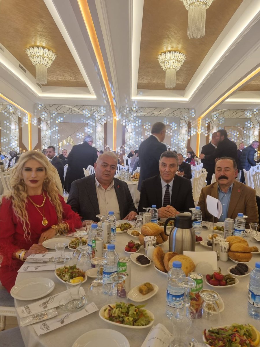 yenipartisivas's tweet photo. Başkanımız Yılmaz Coşkun ve il yöneticilerimiz, Sivas İlbeyliler Derneği’nin düzenlediği geleneksel iftar programında hemşehrilerimizle bir araya geldi.

Emeği geçen başta Dernek Başkanımız Recai Gülez olmak üzere tüm yönetim kurulu üyelerine teşekkür ederiz.

#Sivas #İftar #chp https://t.co/3tzcLm4040