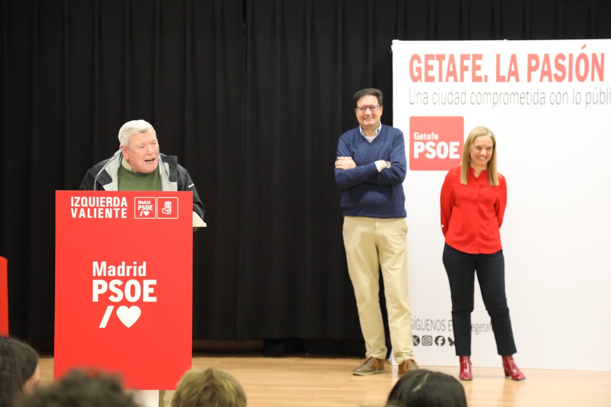 sara_heba's tweet photo. Ha sido un honor compartir los Premios de la Rosa de #Getafe con nuestro presidente José Luis Rodríguez Zapatero, @SarahPerezSanta y @oscarlopeztwit 
#Getafe seguirá poniendo pie en pared contra el fascismo https://t.co/SH0PnFwTrv