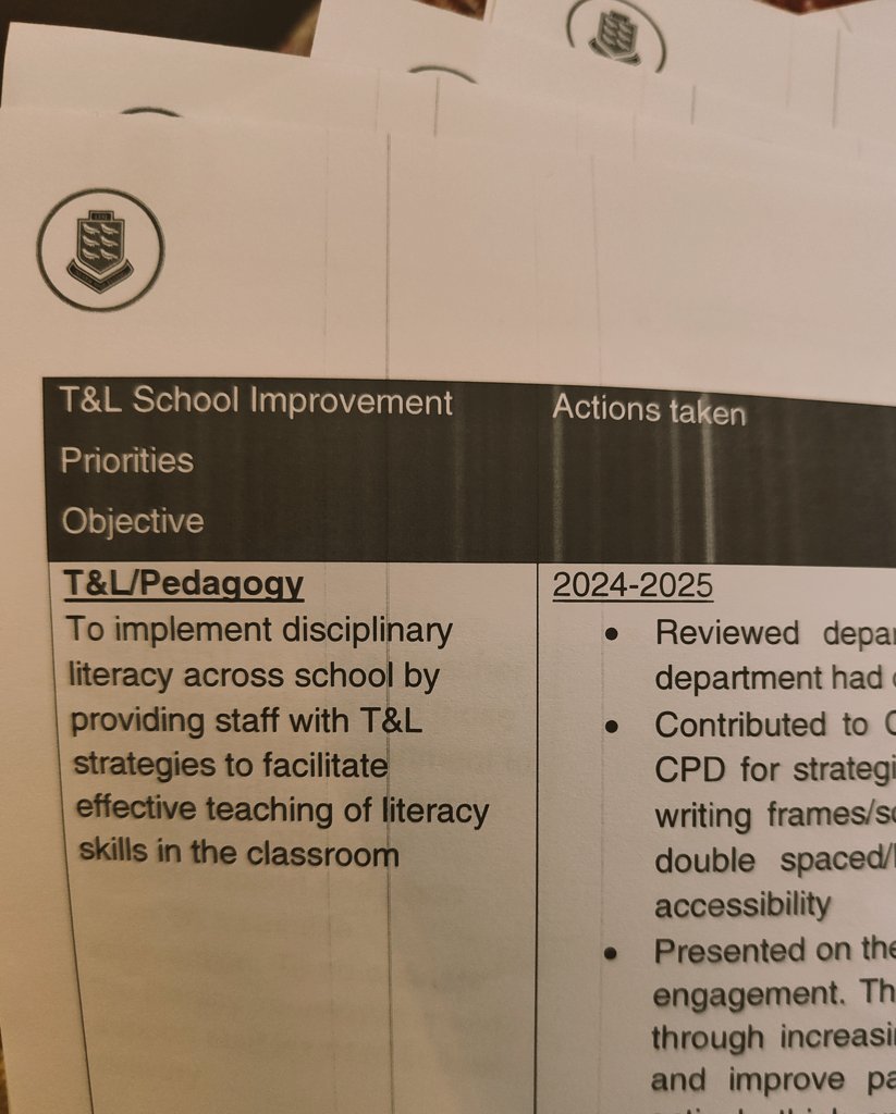 Holly Dyson 📚🦻🏻 tweet media