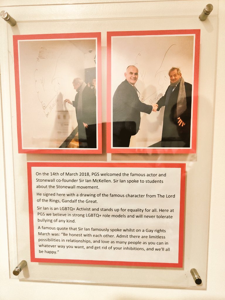 Holly Dyson 📚🦻🏻 tweet media