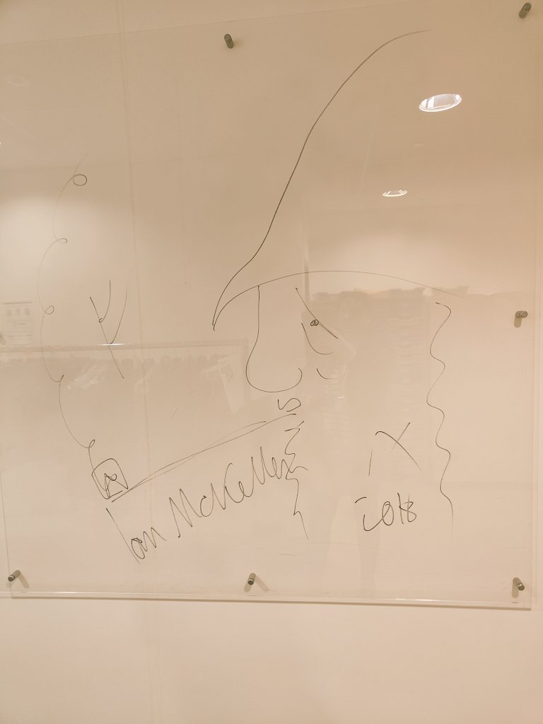 Holly Dyson 📚🦻🏻 tweet media