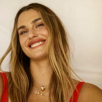 Aryna Sabalenka, la numero 1 del tennis femminile, si è rifiutata di infossare il braccialetto LGBT:

“Il tennis deve concentrarsi nel giocare, competere e non deve diventare una piattaforma di propaganda politica o ideologica”.

cosa ha detto di sbagliato? 
nulla !