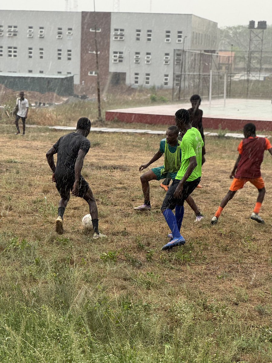 cityboysfc_'s tweet photo. 📸 Final prep done in a heavy rain earlier today!⛈️🏃
The focus is sharp, The energy is high, The team is ready.
💪 All eyes on the matchday!.
#city #FinalPrep #FACUP https://t.co/GRLdeCeBgP