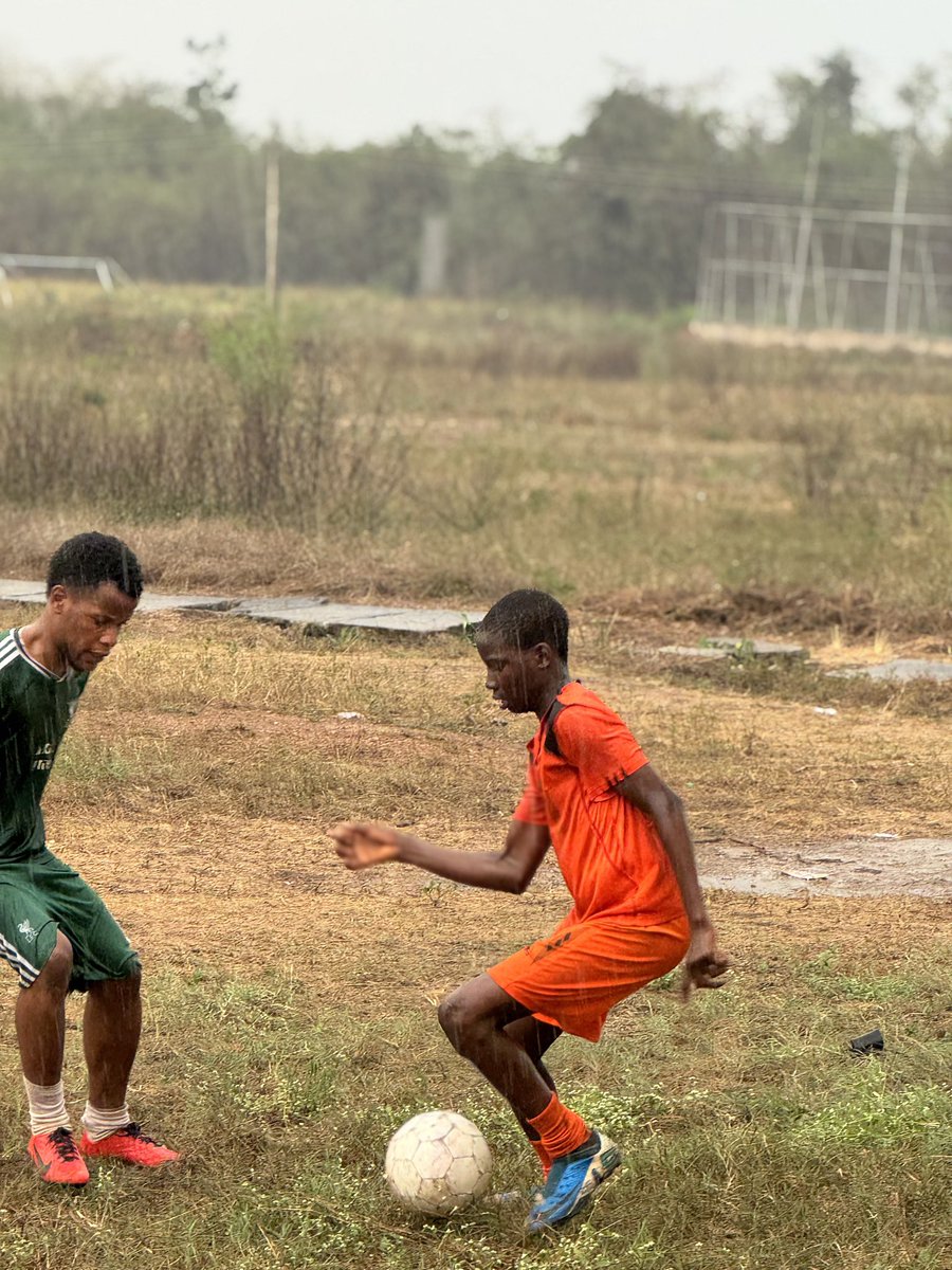 cityboysfc_'s tweet photo. 📸 Final prep done in a heavy rain earlier today!⛈️🏃
The focus is sharp, The energy is high, The team is ready.
💪 All eyes on the matchday!.
#city #FinalPrep #FACUP https://t.co/GRLdeCeBgP