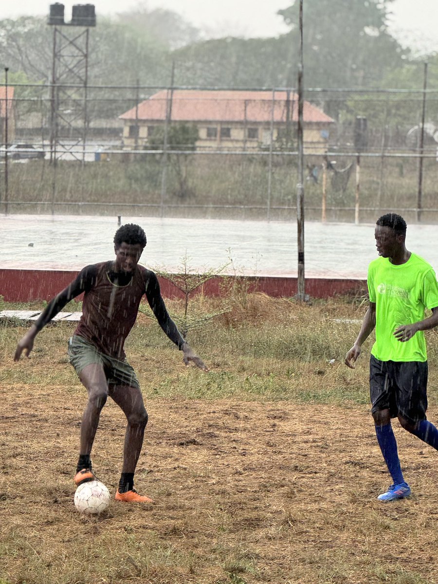 cityboysfc_'s tweet photo. 📸 Final prep done in a heavy rain earlier today!⛈️🏃
The focus is sharp, The energy is high, The team is ready.
💪 All eyes on the matchday!.
#city #FinalPrep #FACUP https://t.co/GRLdeCeBgP