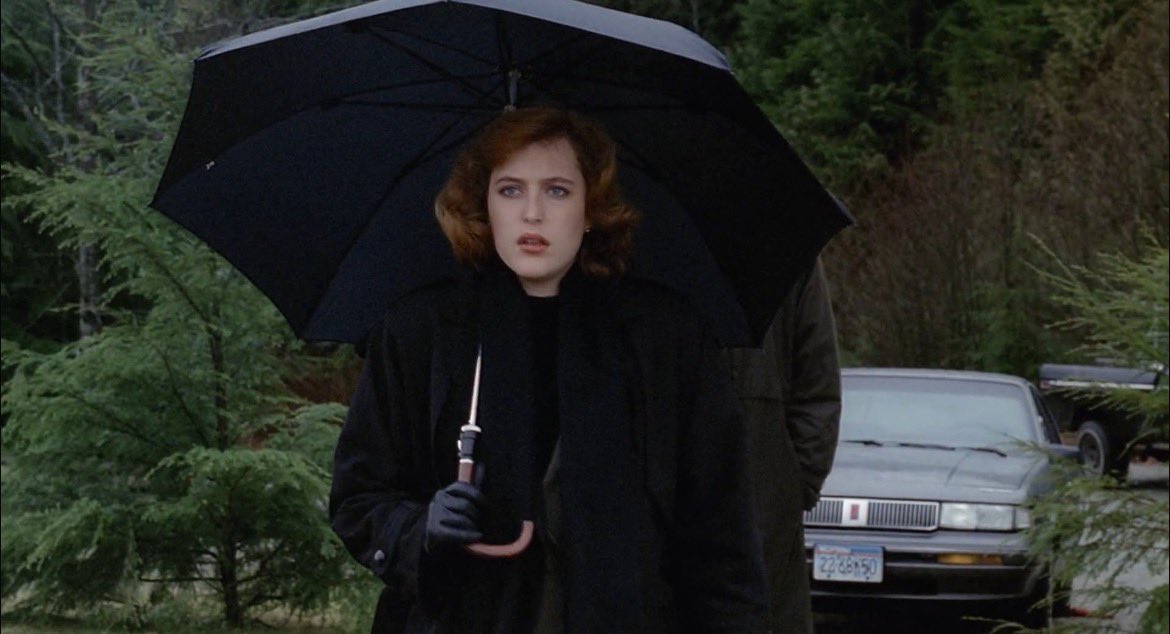 transgirlmulder's tweet photo. is there a plot reason for why she's so beautiful? https://t.co/5xmDiGSsLc