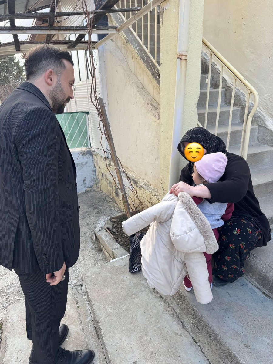 TunayOmurBuzluk's tweet photo. 📍 Elmadağ

İlçemizde bulunan her biri birbirinden kıymetli olan vatandaşlarımıza 
Ramazan ayının rahmet ve bereket ikliminde; hanelerine gönül ziyaretleri gerçekleştirdik.

Talep ve önerilerini dinleyerek mübarek Ramazan ayının maneviyatıyla gönül bağlarımızı güçlendirdik. https://t.co/arRkjkbZWt