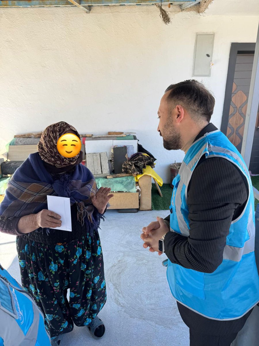 TunayOmurBuzluk's tweet photo. 📍 Elmadağ

İlçemizde bulunan her biri birbirinden kıymetli olan vatandaşlarımıza 
Ramazan ayının rahmet ve bereket ikliminde; hanelerine gönül ziyaretleri gerçekleştirdik.

Talep ve önerilerini dinleyerek mübarek Ramazan ayının maneviyatıyla gönül bağlarımızı güçlendirdik. https://t.co/arRkjkbZWt