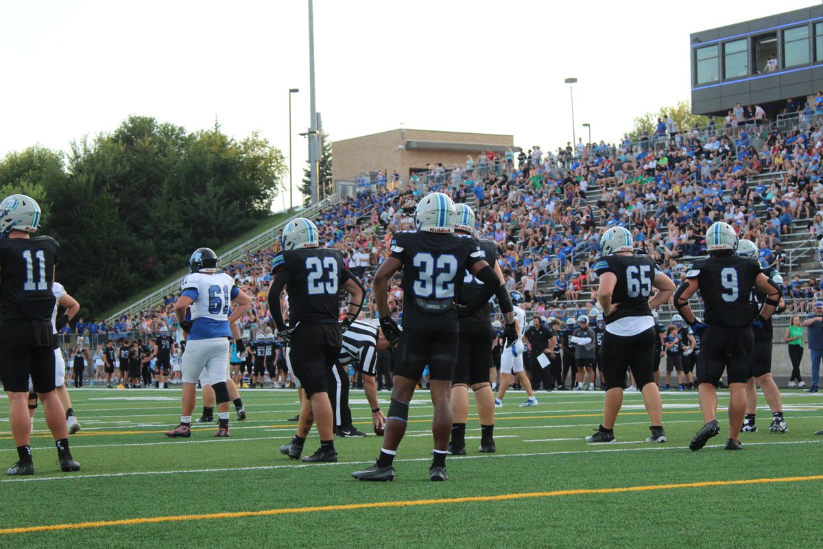 LockedIn_OscarG's tweet photo. Excited to bring you the 2029 All-Freshman team! Here are the offensive players who emerged as some of the best at their positions.

QB: @maertins_kobe @BrodyPeters09 
RB: Tierre Porter (@MillardNorthFB) @tysievers33 
WR/TE: @AkiliMoody @LandryR2010 @BenDostal4 
OL: Wade Brewster (@NorrisFootball) @GrahamDurick58 Milo Gustafson (@AuroraHuskiesFB) @HenryPokorski @gavinwhite2029 

Read: https://t.co/8KwDUY6xwz