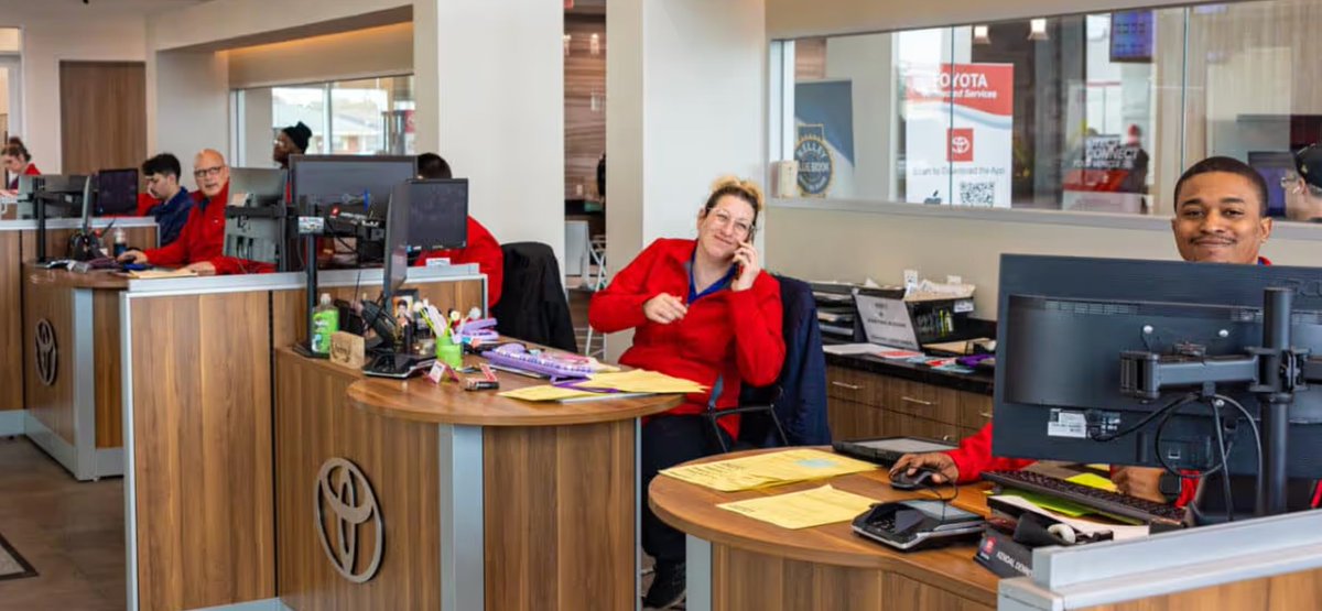 TOYOTALAKESIDE's tweet image. Is it time for an #oilchange or #newtires? Come see the friendly faces in our service department!

Service Hours:
🕥 Monday - Friday: 7:00 AM - 6:00 PM
🕥 Saturday: 7:00 AM - 1:00 PM