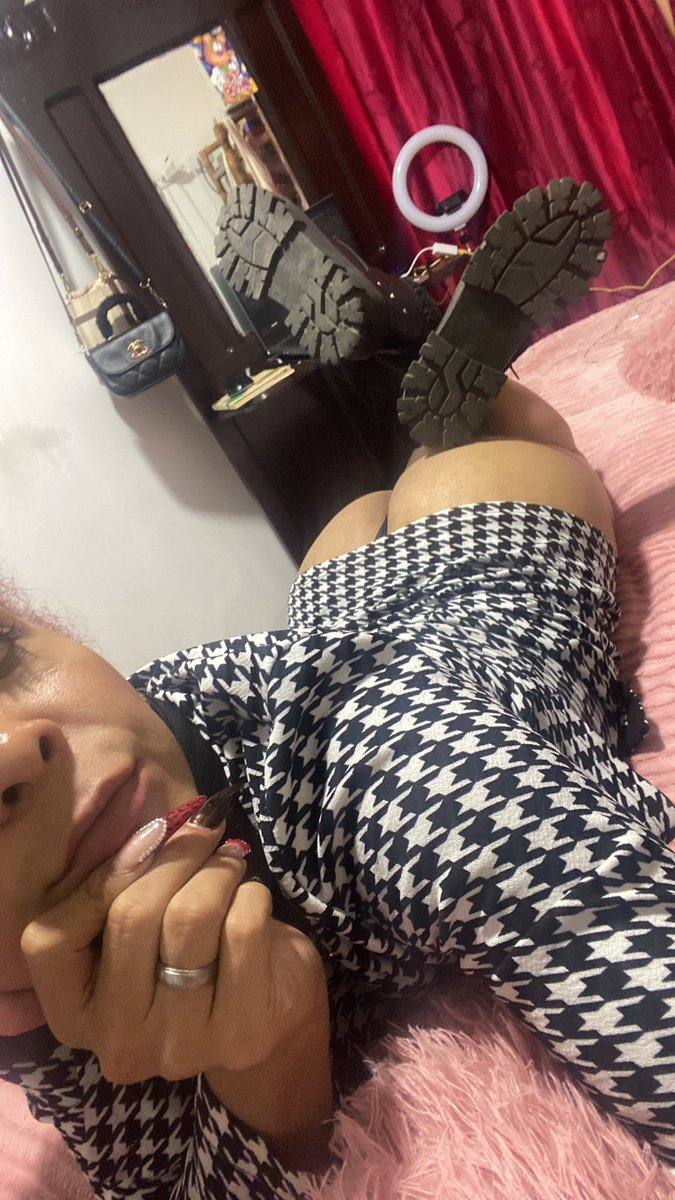 Valeriebeautif's tweet photo. Buenas tardes guys 😘😘🍑🍑 
No olviden seguir y compartir si son amantes a los duraznos 🍑😘 https://t.co/luUYsBMUDM