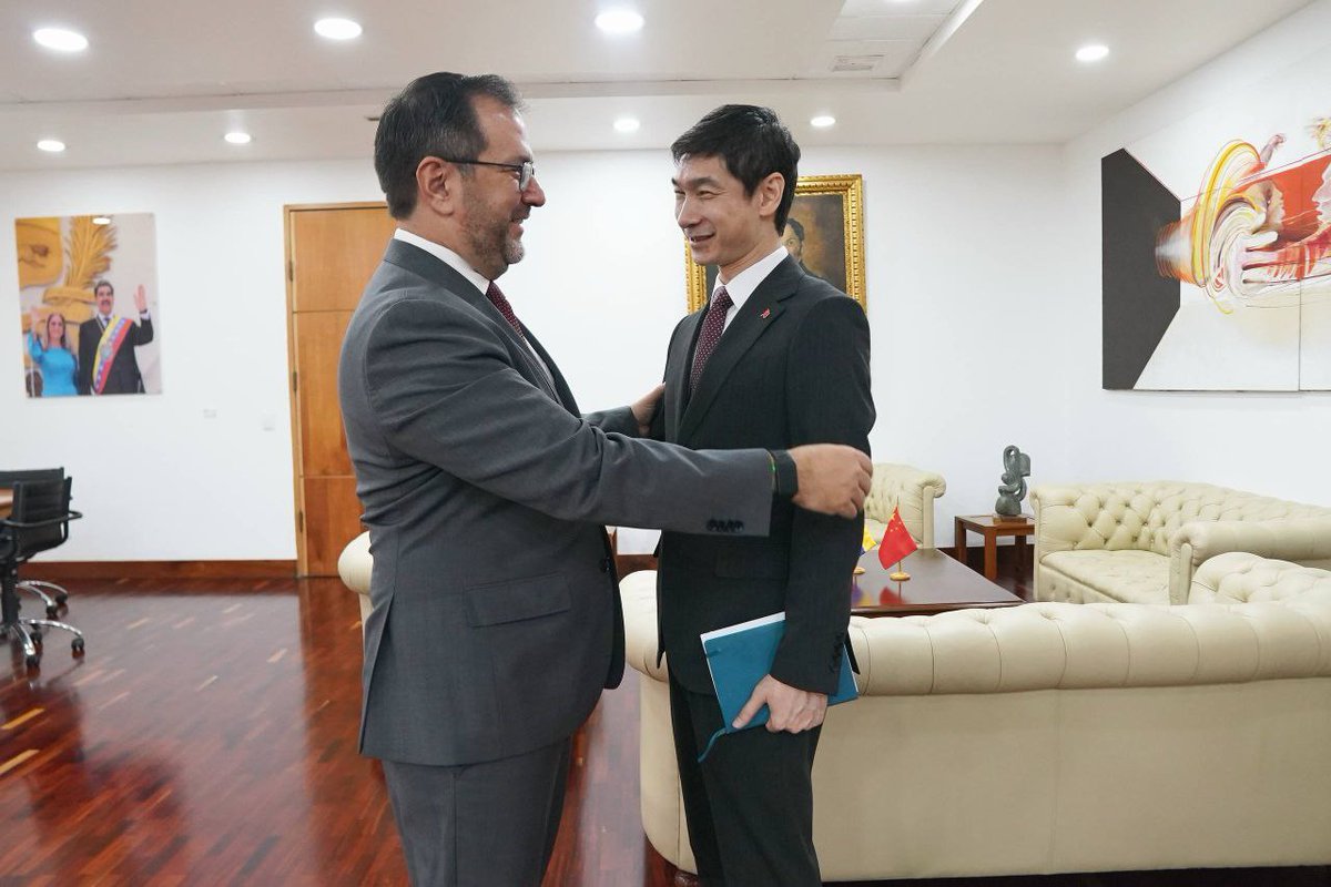 MGoaigoaza's tweet photo. reunión con el embajador de China, Lan Hu, para evaluar el buen estado de nuestras relaciones bilaterales. Estas abarcan los aspectos diplomáticos y de amistad, así como una cooperación de alto nivel, en el marco de nuestra 'Asociación Estratégica a Toda Prueba y Todo Tiempo'." https://t.co/2w4NXuJIn0