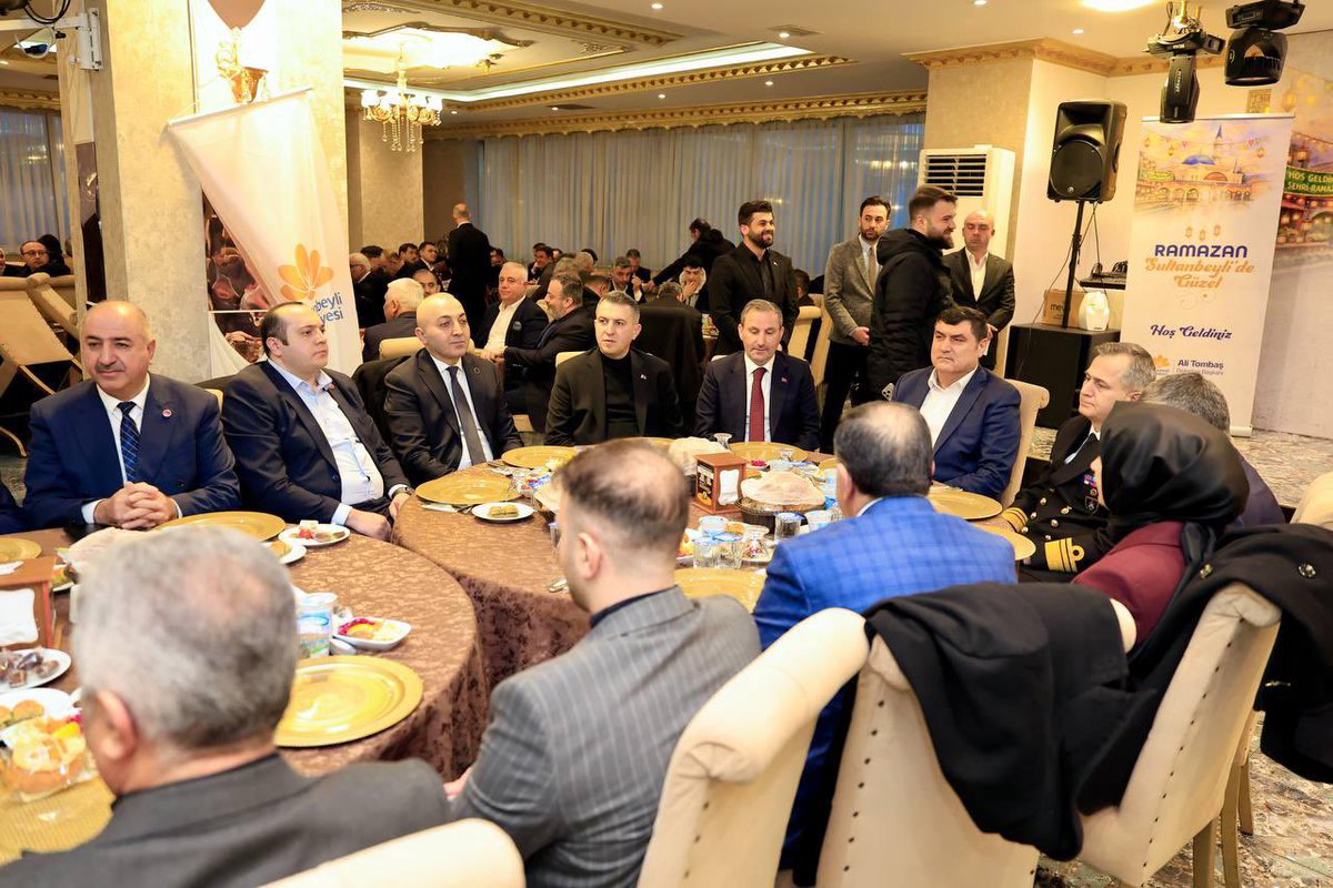 AbdullahcnrMhp's tweet photo. Sultanbeyli Protokol İftar Programı’nda kıymetli protokol üyelerimizle bir araya geldik.
Ramazan ayının manevi atmosferinde aynı sofrayı paylaşmanın memnuniyetini yaşadık.
Bu programda emeği geçen herkese teşekkür ediyor, Ramazan ayının hayırlara vesile olmasını temenni ediyorum. https://t.co/4MZMqOr2BX