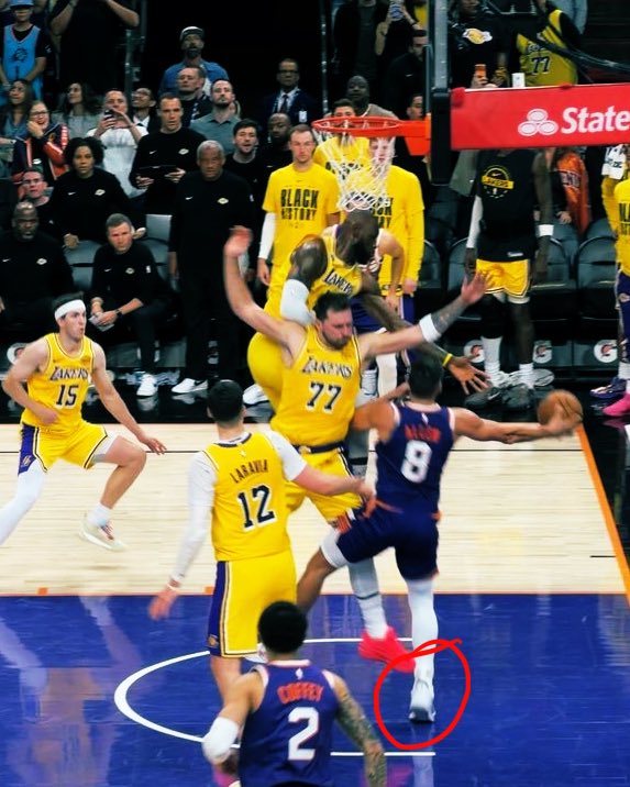 LakeShowYo tweet media