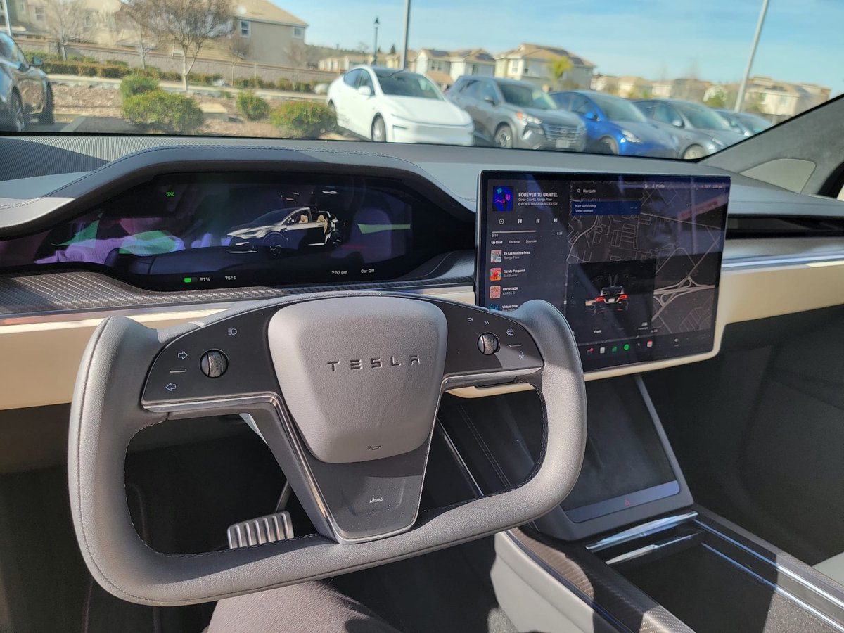 alshammry_saja's tweet photo. New ride, new vibes! 🏎️⚡️
الحمد لله على فضله، مِركب الخير والبركة إن شاء الله.
@Tesla @elonmusk
#TeslaModelX #ModelX #California #NewCar #الحمدلله #تسلا https://t.co/BTuezlIMkD