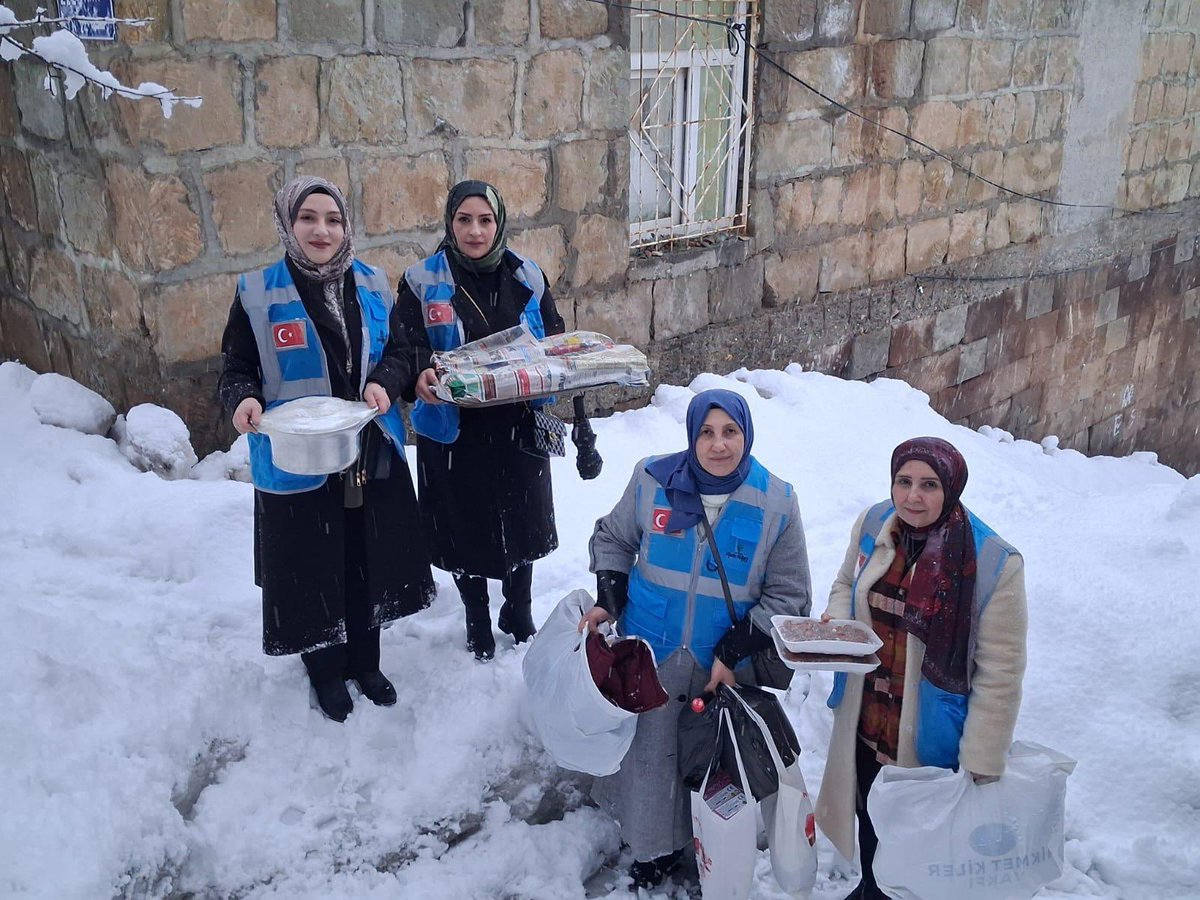 Kapı kapı geziyoruz, kimsenin gitmediği yerlere gidiyoruz derken ciddiydik. ☺️

Bu Ramazan hedefimiz en az 5.5 milyon vatandaşımıza işte böyle ulaşmak!

📍Bitlis