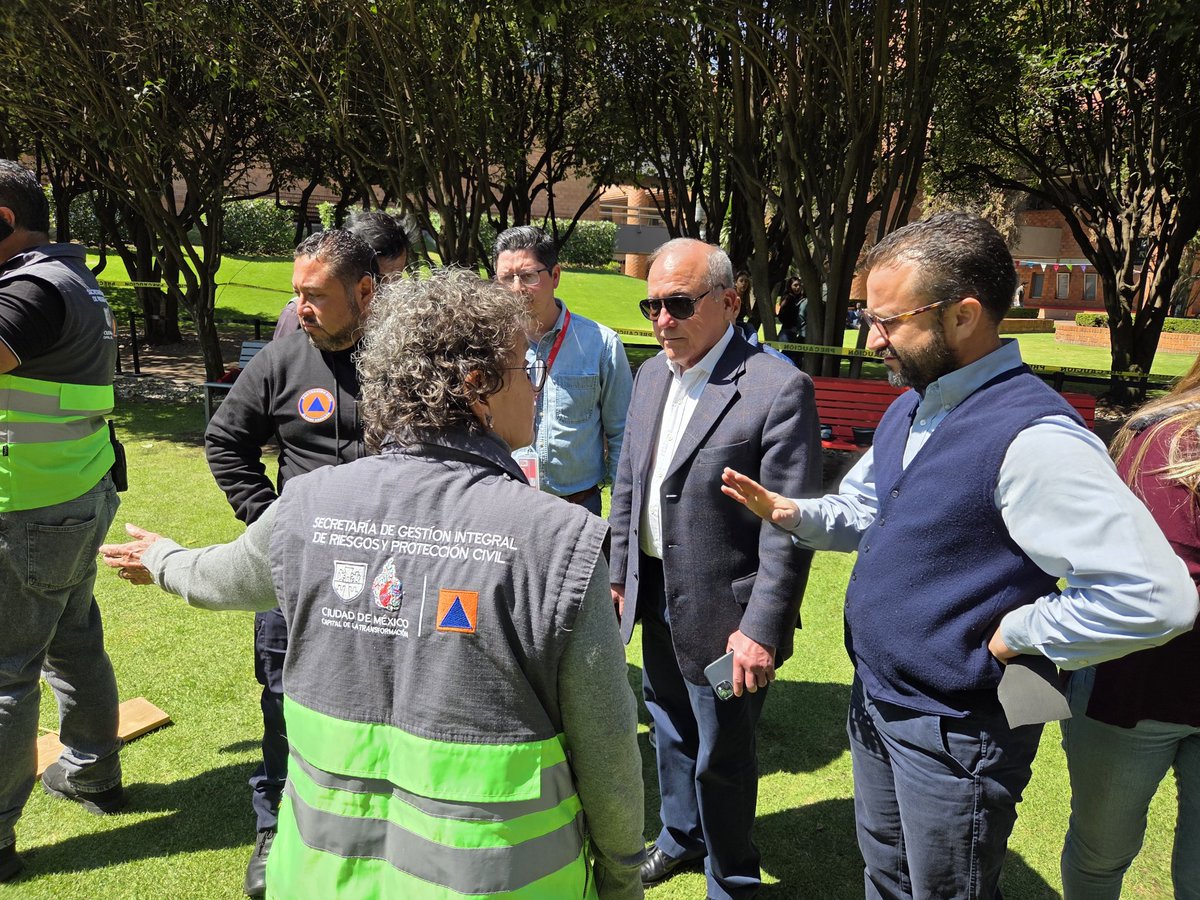 AristeguiOnline's tweet photo. 🔴 Actualización | Ibero CDMX

Autoridades acudieron a la universidad. De acuerdo con el reporte, la estructura cedió por una mala instalación y el peso de las personas.

Saldo preliminar: 23 personas con golpes y lesiones menores; 6 fueron trasladadas para recibir atención médica. https://t.co/InsxhdUd9n
