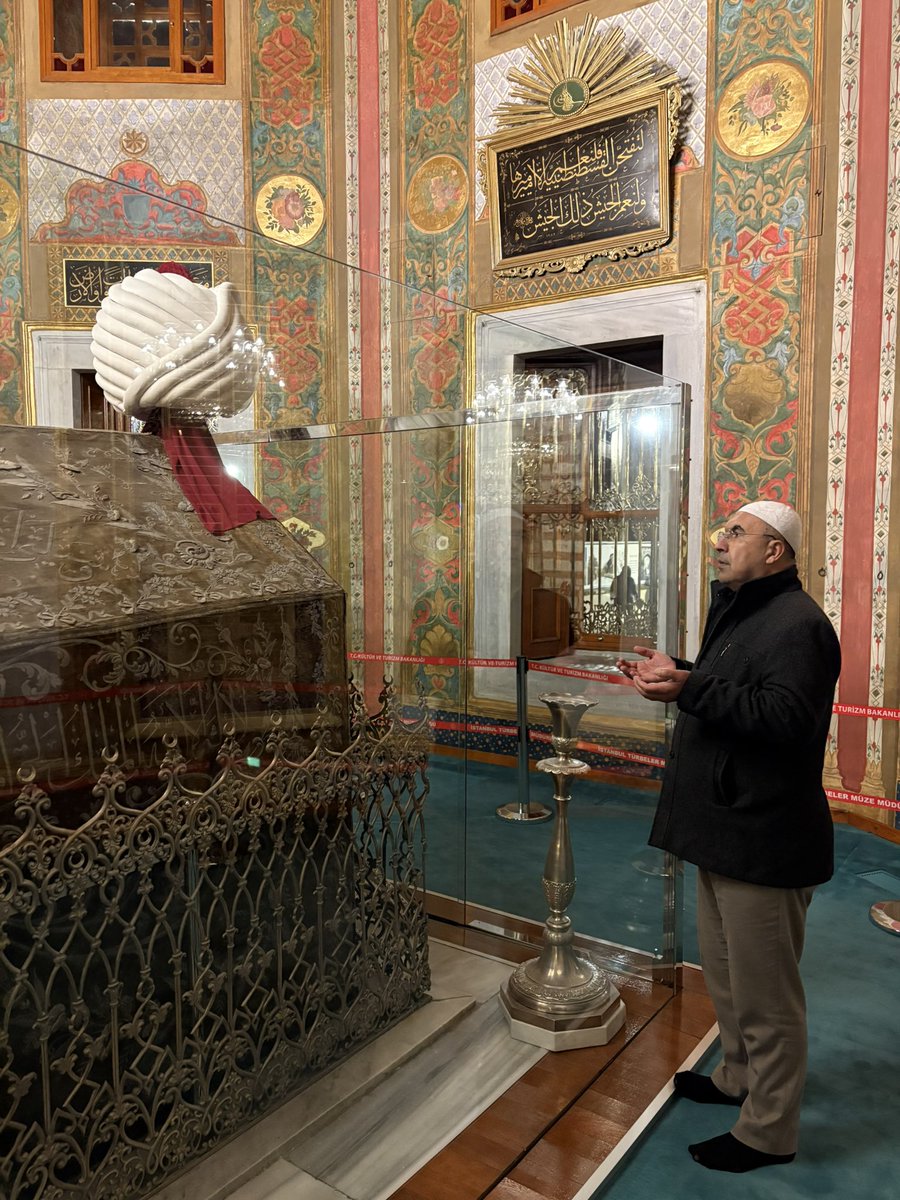 İstanbul ziyareti kapsamında, İstanbul’un Fatihi Fatih Sultan Mehmed Han’ın kabrini ziyaret ettim.

Allah rahmet eylesin, mekânı cennet olsun.
