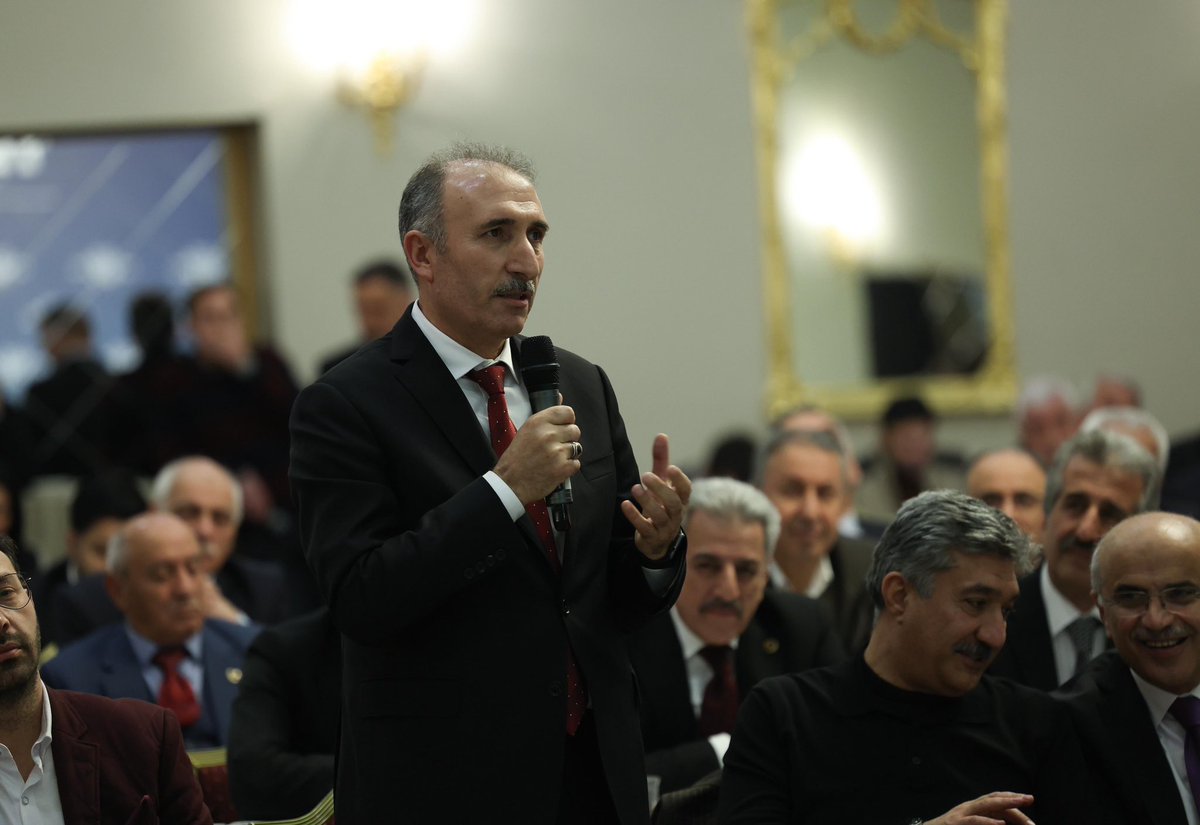 Ramazan’ın 9. gününde Elazığ’ımızın kıymetli iş insanları ve sivil toplum kuruluşlarımızın değerli temsilcileriyle bir araya gelmekten büyük memnuniyet duydum.

Bu akşamki buluşmamızda, şehrimizin ekonomik ve sosyal kalkınmasına vesile olacak pek çok başlığı istişare etme