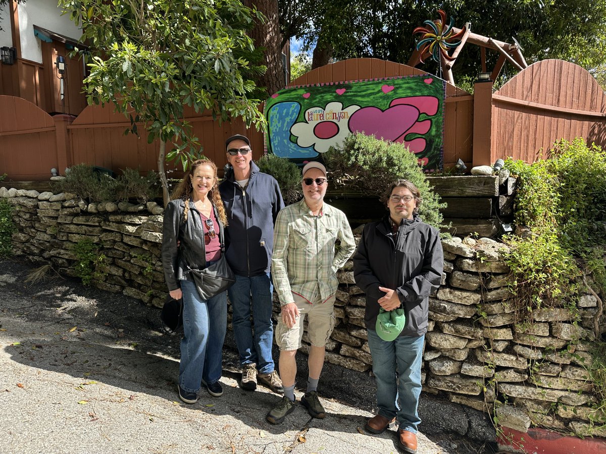 la_dorkout's tweet photo. Music lovers: Wanna do a fun, unique LA tour? Sign up for the Laurel Canyon Hippie Hiking Tour, led by a husband/wife team. It's a 3-hour trek past iconic Laurel Cyn homes, hearing the stories behind '60s/'70s rock royalty. I had a blast, learned a lot! 

https://t.co/px54ziIrIs https://t.co/djheACFYI3