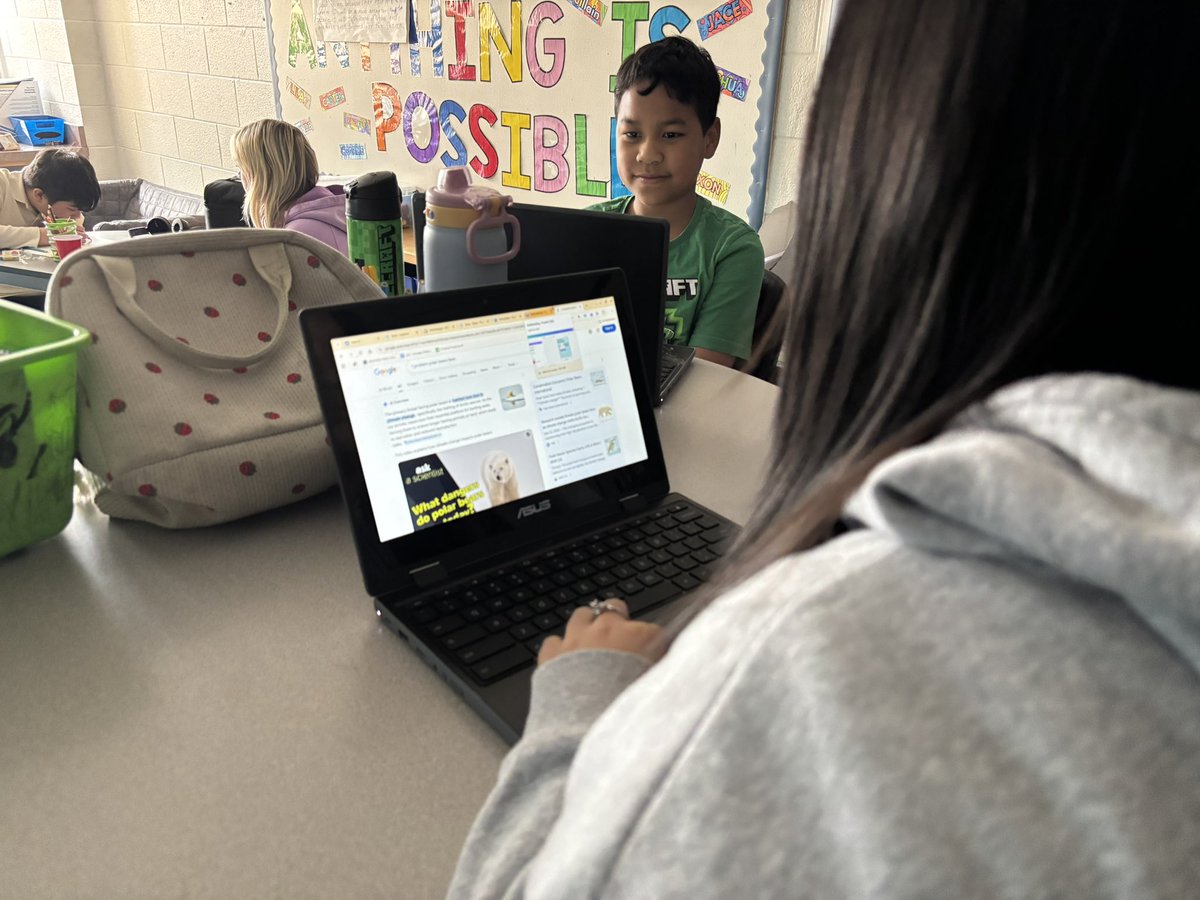 Mr. Cook tweet media