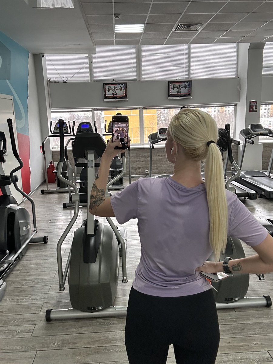 попугай кешью tweet media