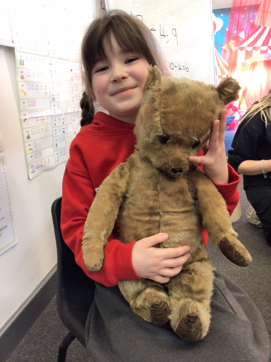 Miss Mitchell Year 1 tweet media