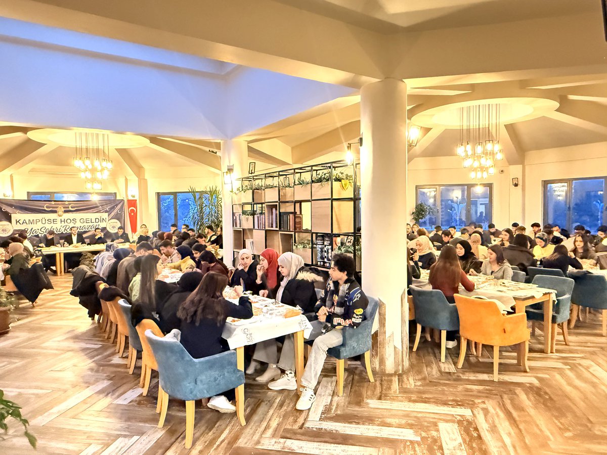 Kampüs İçin İftar Vakti 🌙

Gaziantep Üniversitesi’nde genç arkadaşlarımızla aynı sofrayı paylaşmanın huzurunu yaşadık.

Rabbim birlik ve muhabbetimizi daim eylesin. 🤲🏻

<a href="/avyusufibis/">Yusuf İBİŞ</a>