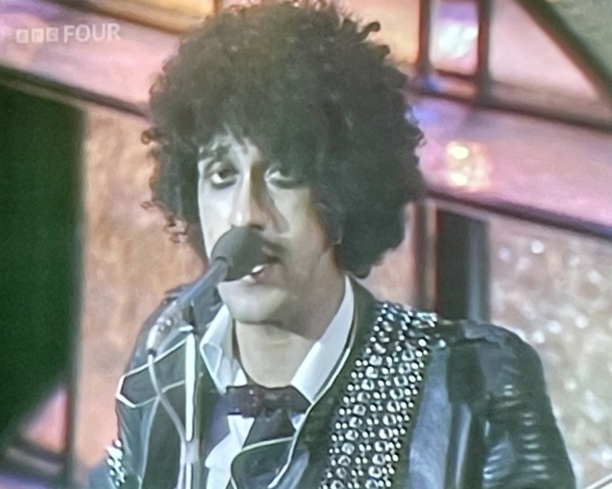 coyknorth's tweet image. Phil Lynott - what a frontman. #TOTP #totp79 ‘Waiting for an Alibi’ Thin Lizzy.