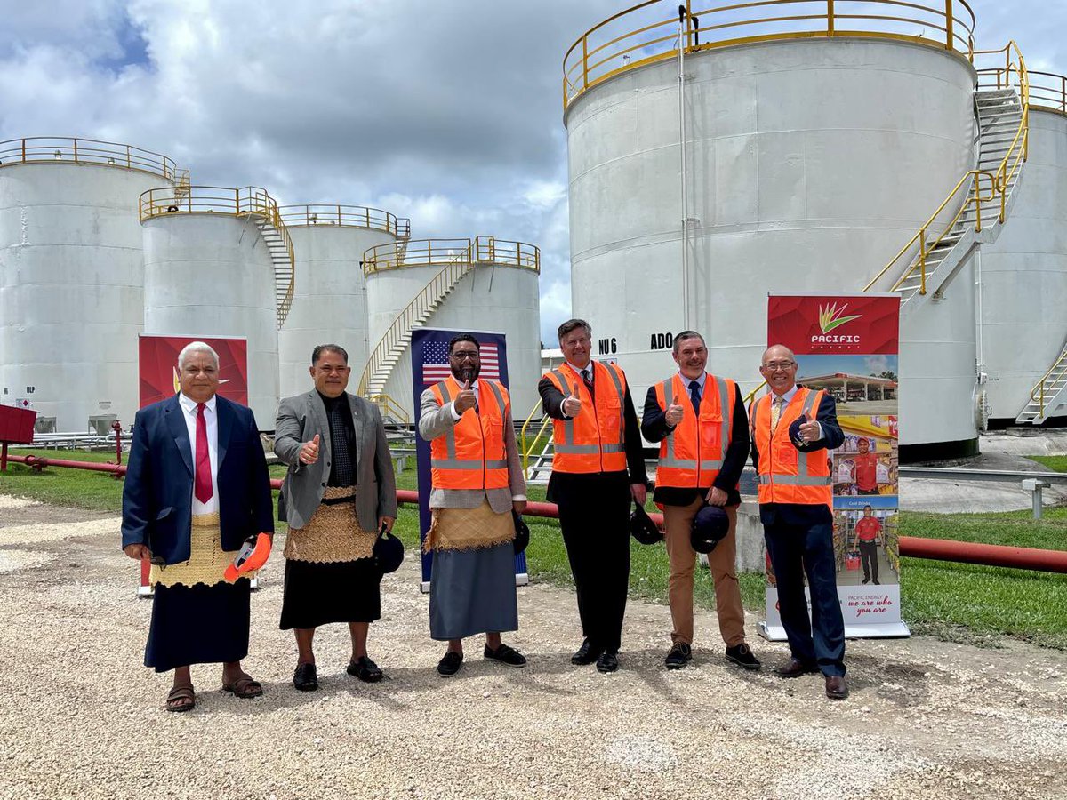 Christopher Landau tweet media