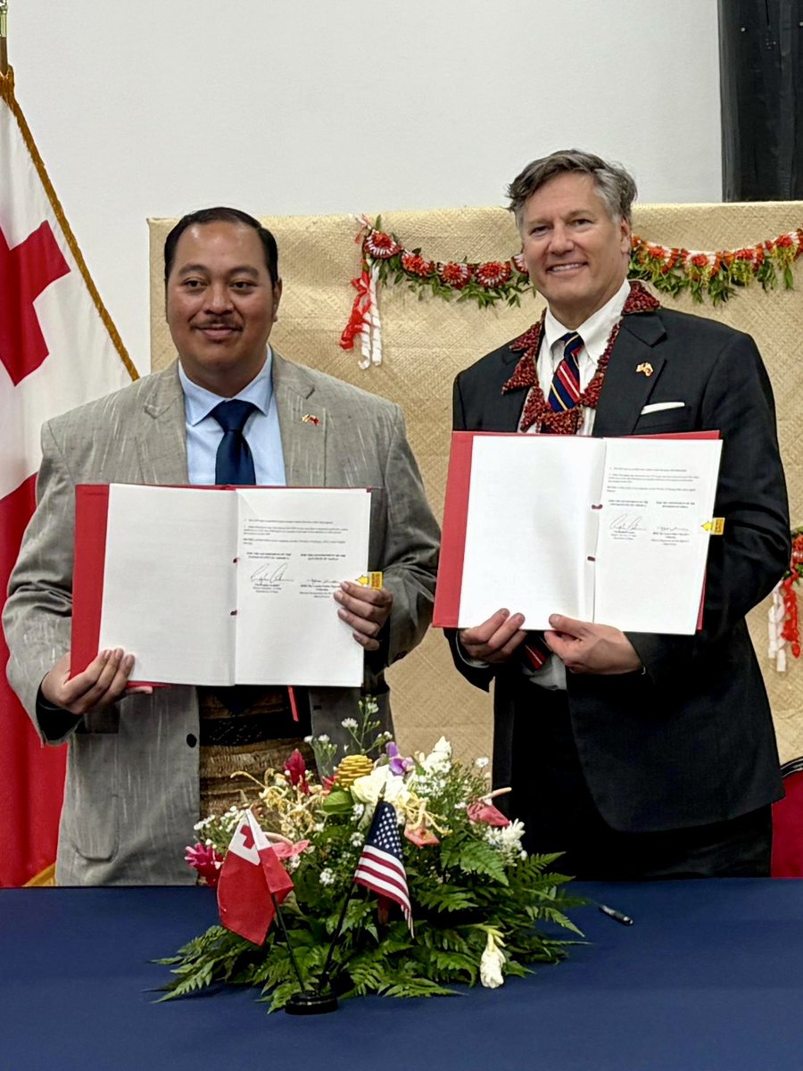 Christopher Landau tweet media