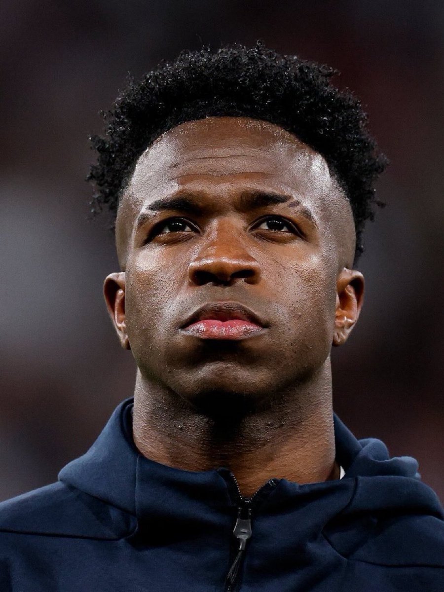 “Recebi apoio de muitas pessoas, mas houve uma ligação que me marcou muito. Foi a do Vinícius. Ele se preocupou comigo como pessoa, não como rival.”

Após se afastar para cuidar da saúde mental, Ronald Araújo, do Barcelona, revelou que recebeu uma ligação especial de Vini Jr