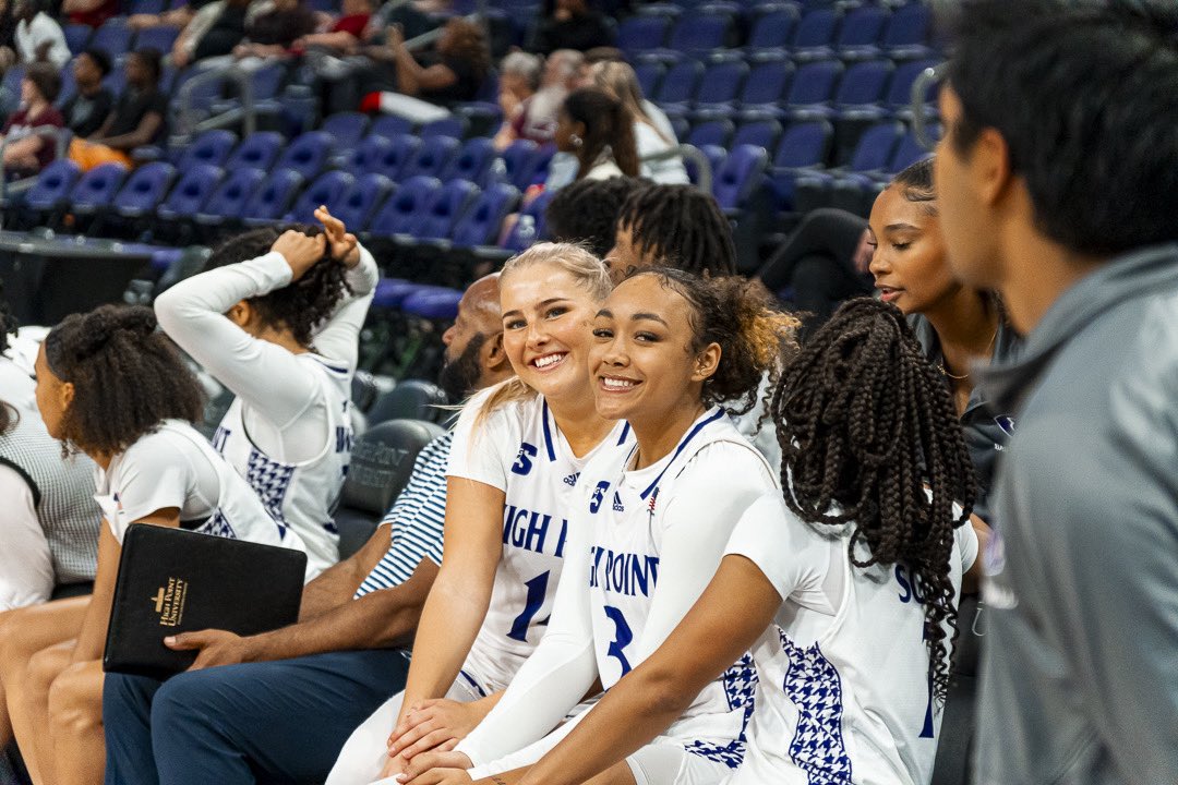 How it started 🆚 how it’s going (senior edition) 😁

#H3U x #GoHPU