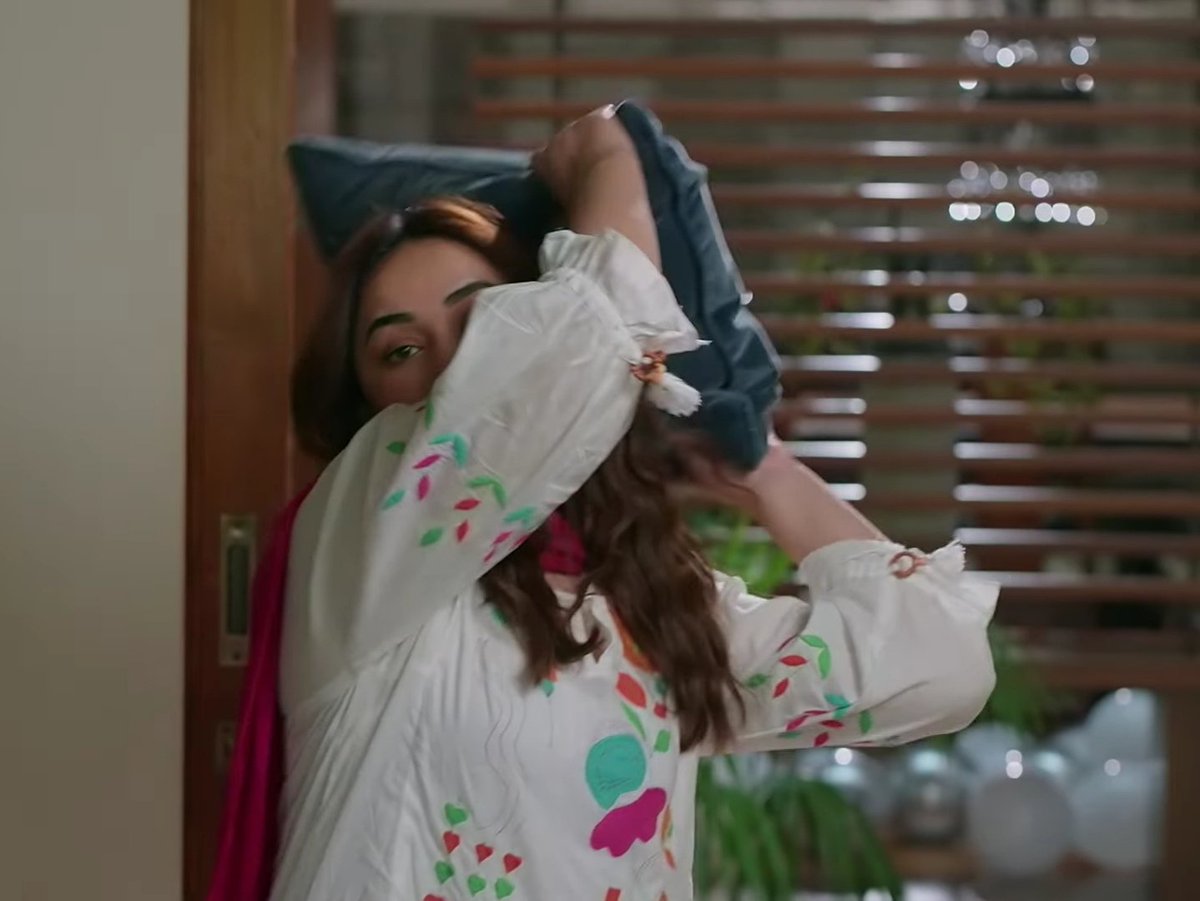 Papiya39048485's tweet photo. If you don’t like DZPS, that’s fine. Just don’t watch it. Drama flop  hai, koi nehi dekhraha,. Happy!!!!Jis jisko nehi pasand sidha dafa ho jao.
Go and watch the Oscar-winning drama MZHT. #DekhZaraPyarSe #YumnaZaidi https://t.co/MzAFcEmI6n