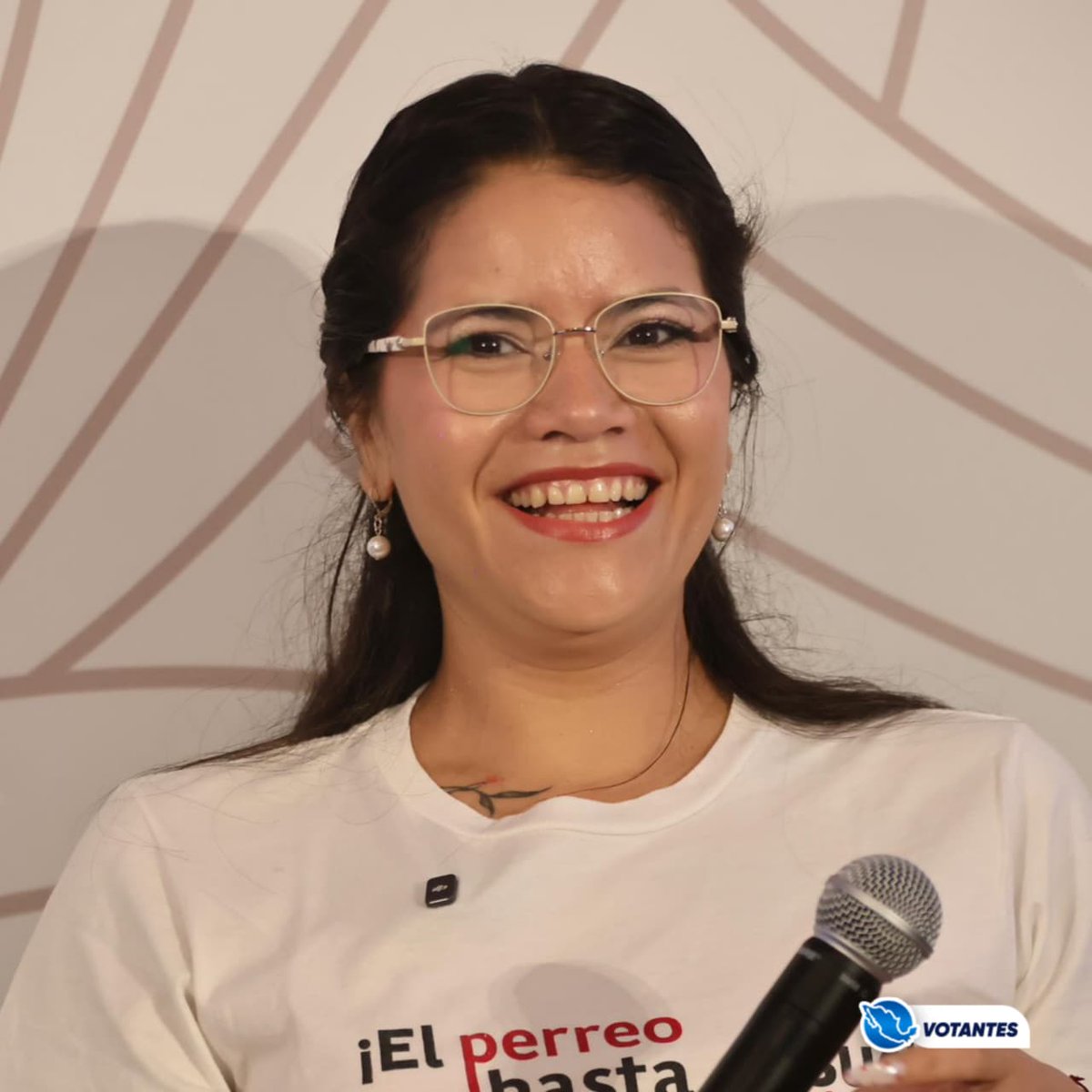 ¡Morena [<a href="/PartidoMorenaMx/">Morena</a>] enfrenta choque interno por reforma electoral!

La secretaria general de Morena, Carolina Rangel [<a href="/CaroRangelG/">Carolina Rangel Gracida</a>], calificó como “lamentable” que la senadora Yeidckol [@Yeidckol] rechace la reforma electoral y defendió que la propuesta busca fortalecer la