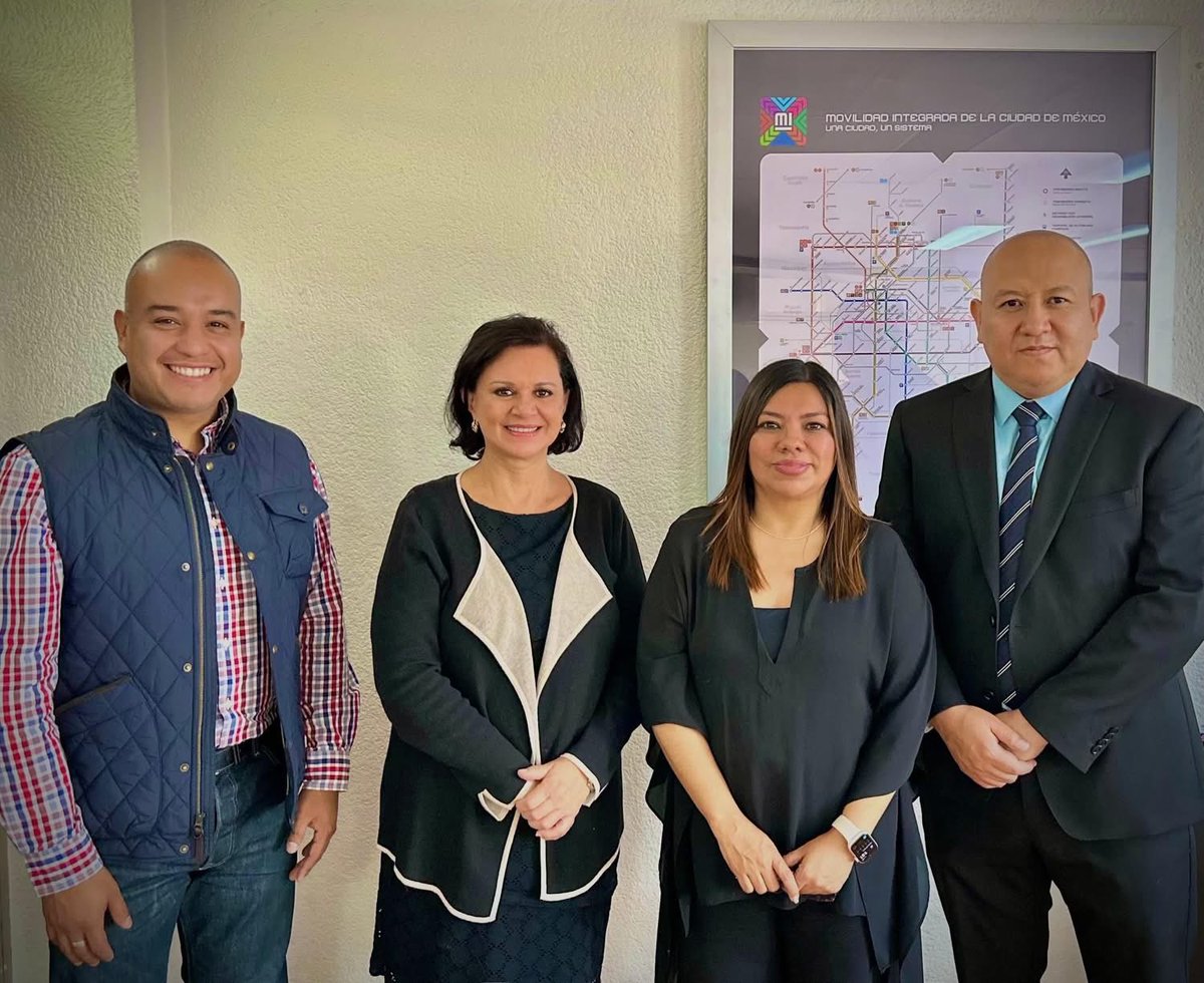 En colaboración con el programa Salvemos Vidas del Metro colocamos stands informativos y difundimos mensajes preventivos y servicios de tratamiento. Gracias a Julio Iver Martín, director de medios y Alhin Padilla responsable del programa