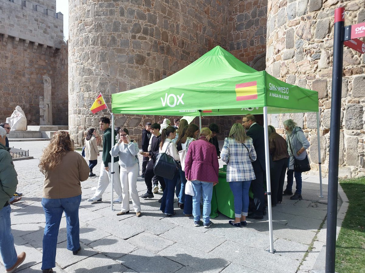 ❗️❗️ Éxito en nuestra primera mesa informativa de campaña

¡Gracias a todos por acudir!

#VOX #Ávila #SentidoComún